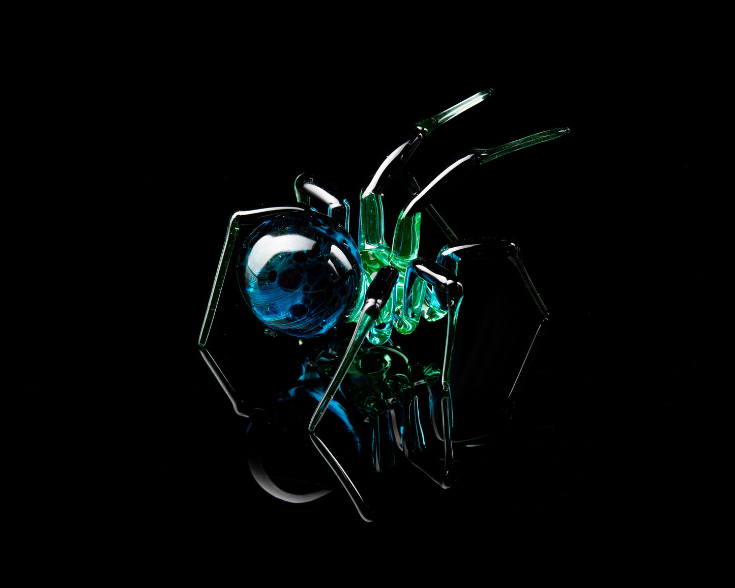Uranium Glass Spider Figurine – Handmade Lampwork UV Reactive Sculpture