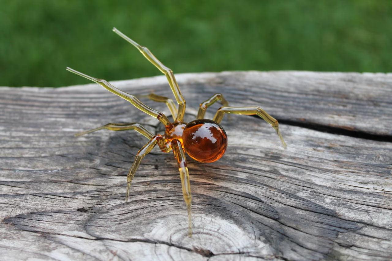 Glass Spider Figurine – Amber Legs & Body – 2.5 Inches – Lampwork Art