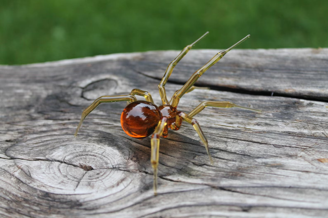 Glass Spider Figurine – Amber Legs & Body – 2.5 Inches – Lampwork Art