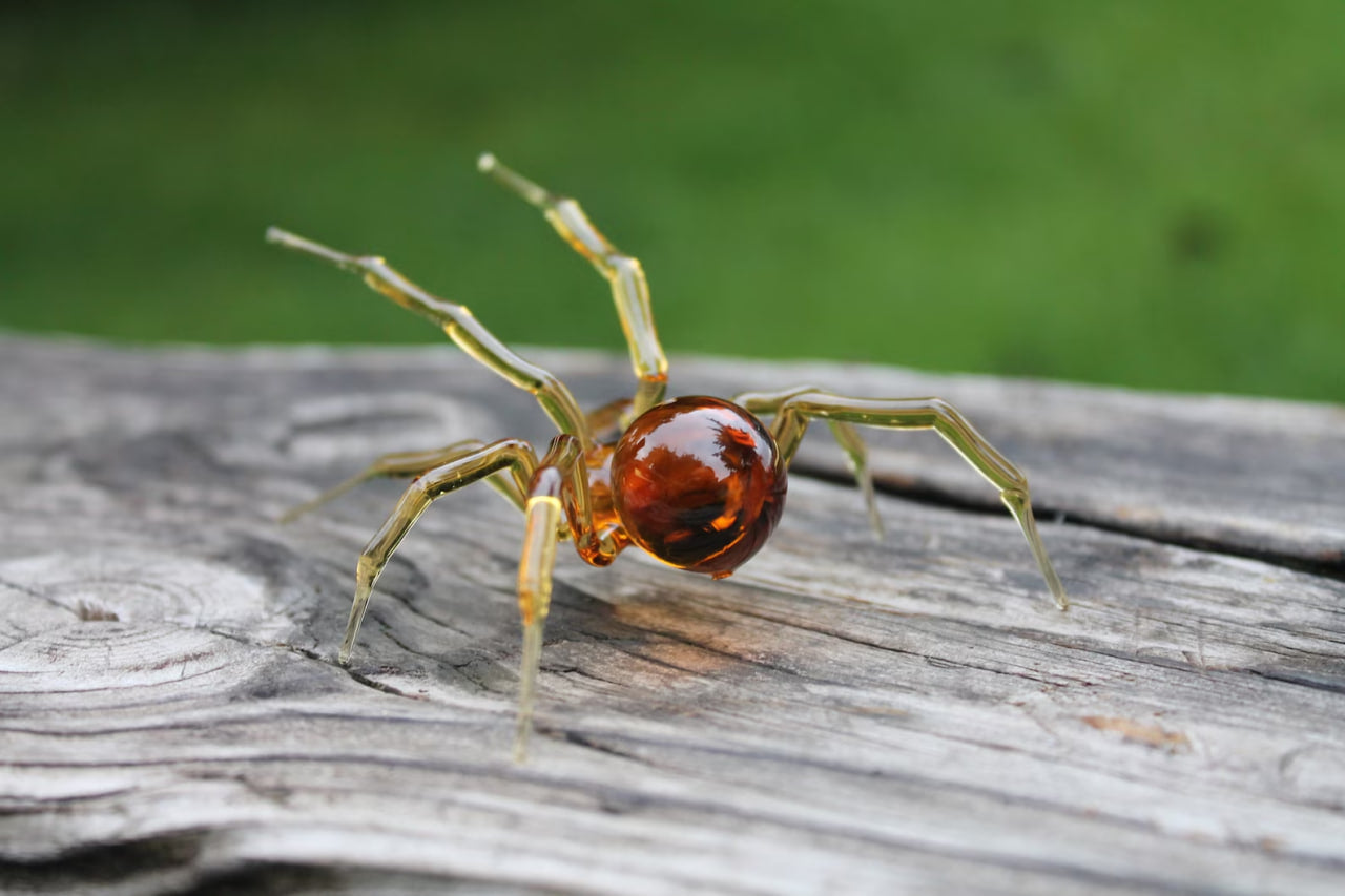 Glass Spider Figurine – Amber Legs & Body – 2.5 Inches – Lampwork Art