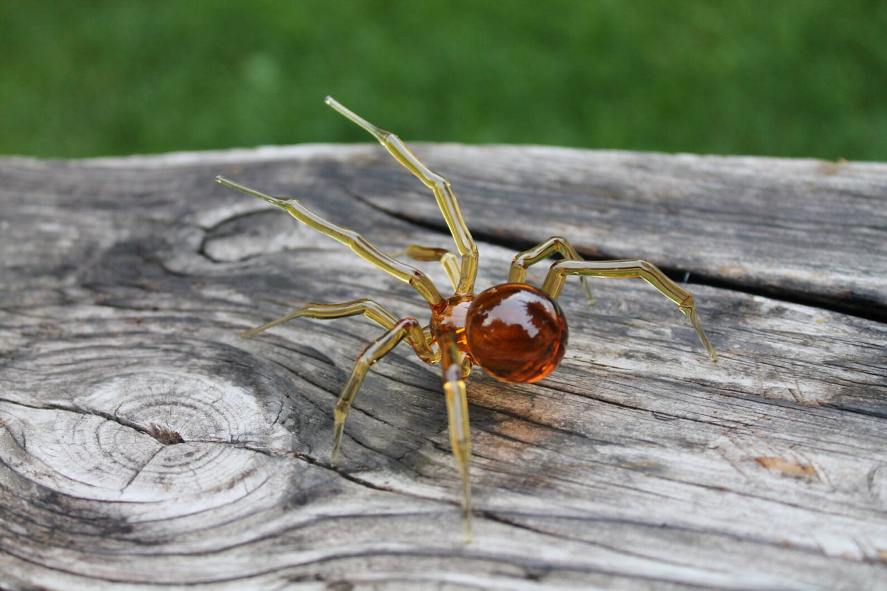 Glass Spider Figurine – Amber Legs & Body – 2.5 Inches – Lampwork Art