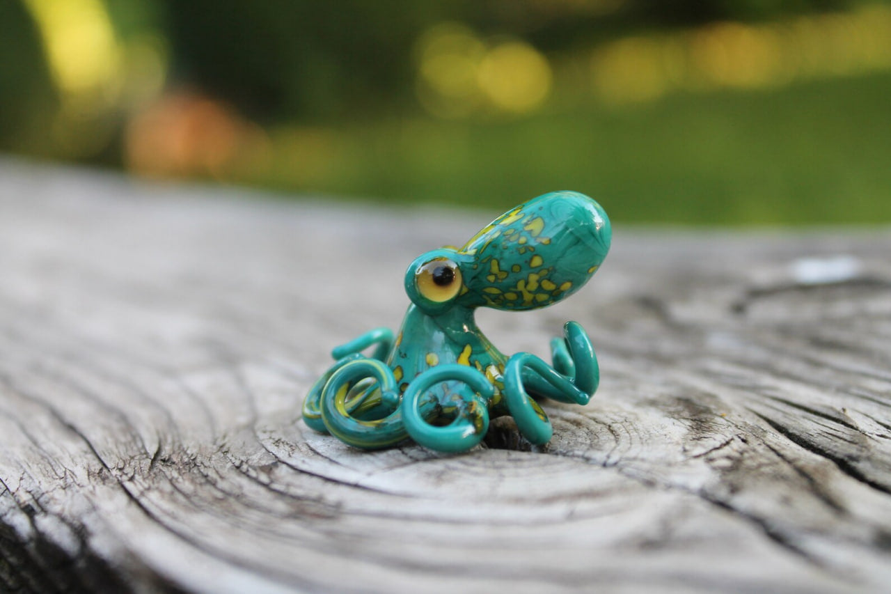 Radiant Miniature Handmade Glass Octopus Model, a Bright and Shining Decorative Piece