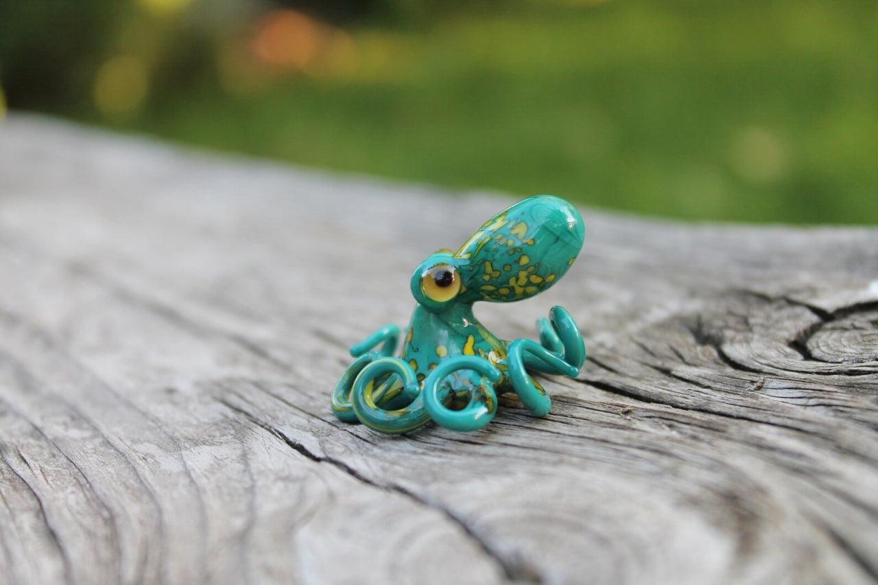 Radiant Miniature Handmade Glass Octopus Model, a Bright and Shining Decorative Piece