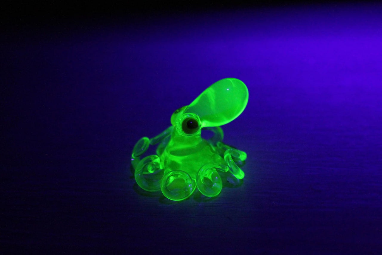 Uranium Glass Octopus Pendant Uranium Vaseline Glass Figurine Octopus Glass UV Ocean Octopus Kraken Glass Octopus Figurine
