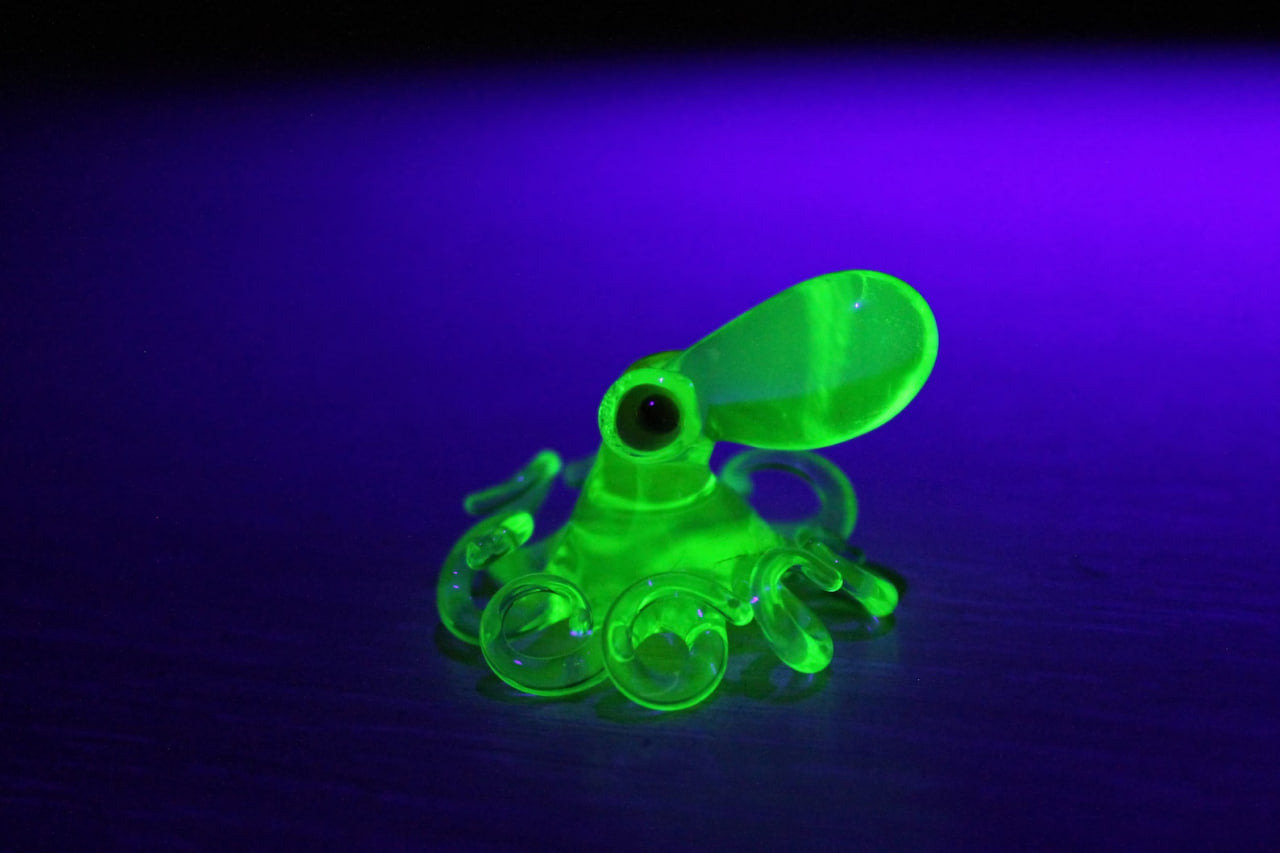 Uranium Glass Octopus Pendant Uranium Vaseline Glass Figurine Octopus Glass UV Ocean Octopus Kraken Glass Octopus Figurine