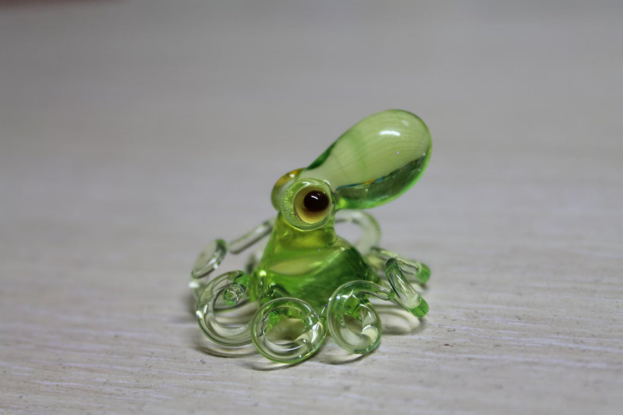 Uranium Glass Octopus Pendant Uranium Vaseline Glass Figurine Octopus Glass UV Ocean Octopus Kraken Glass Octopus Figurine
