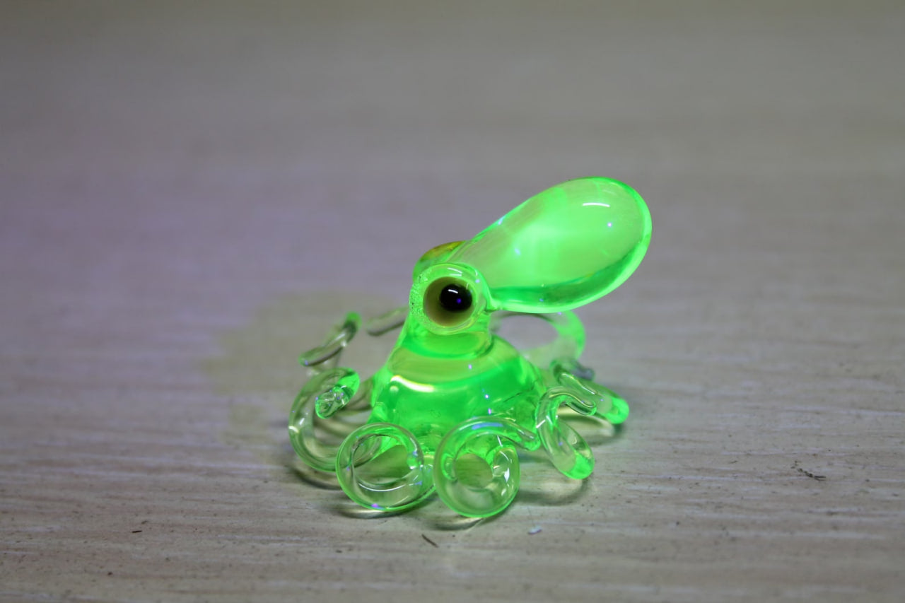 Uranium Glass Octopus Pendant Uranium Vaseline Glass Figurine Octopus Glass UV Ocean Octopus Kraken Glass Octopus Figurine