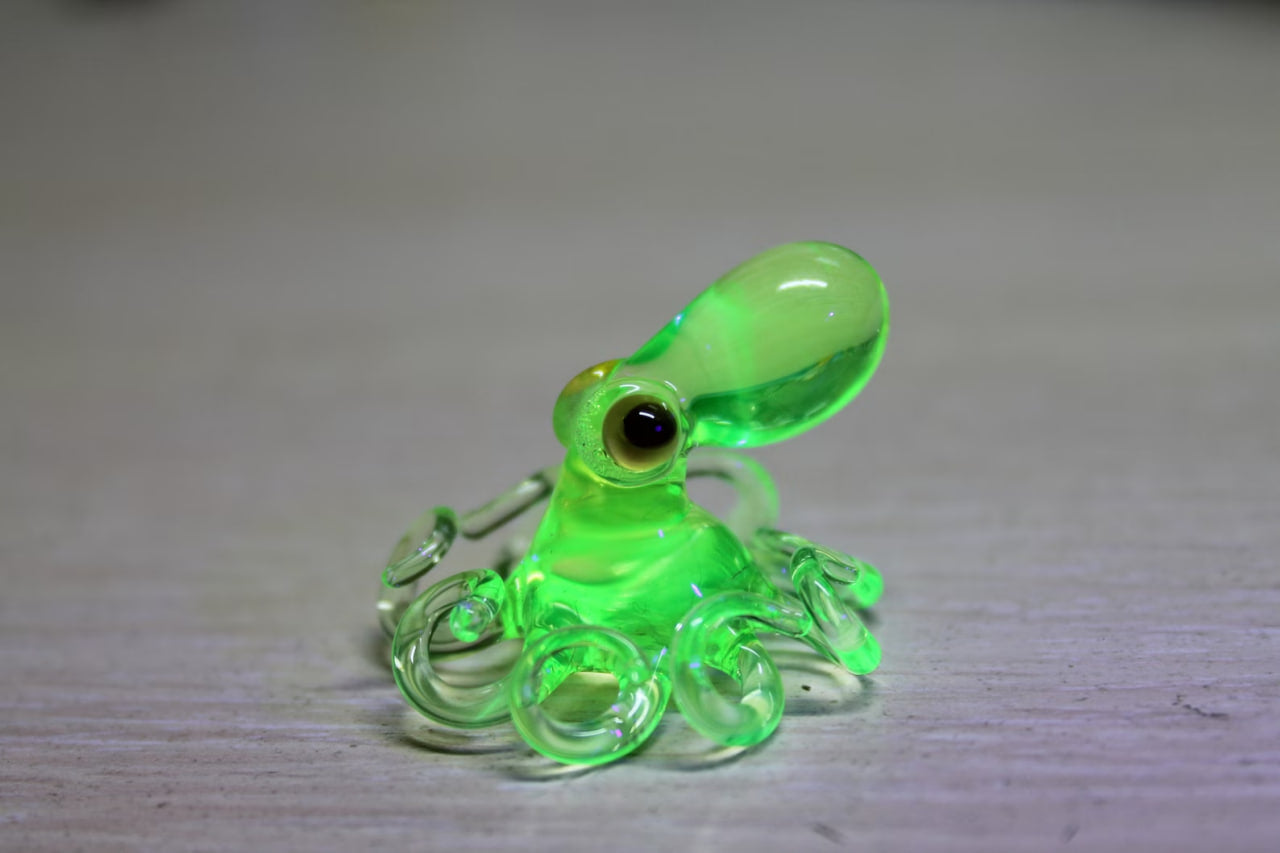 Uranium Glass Octopus Pendant Uranium Vaseline Glass Figurine Octopus Glass UV Ocean Octopus Kraken Glass Octopus Figurine