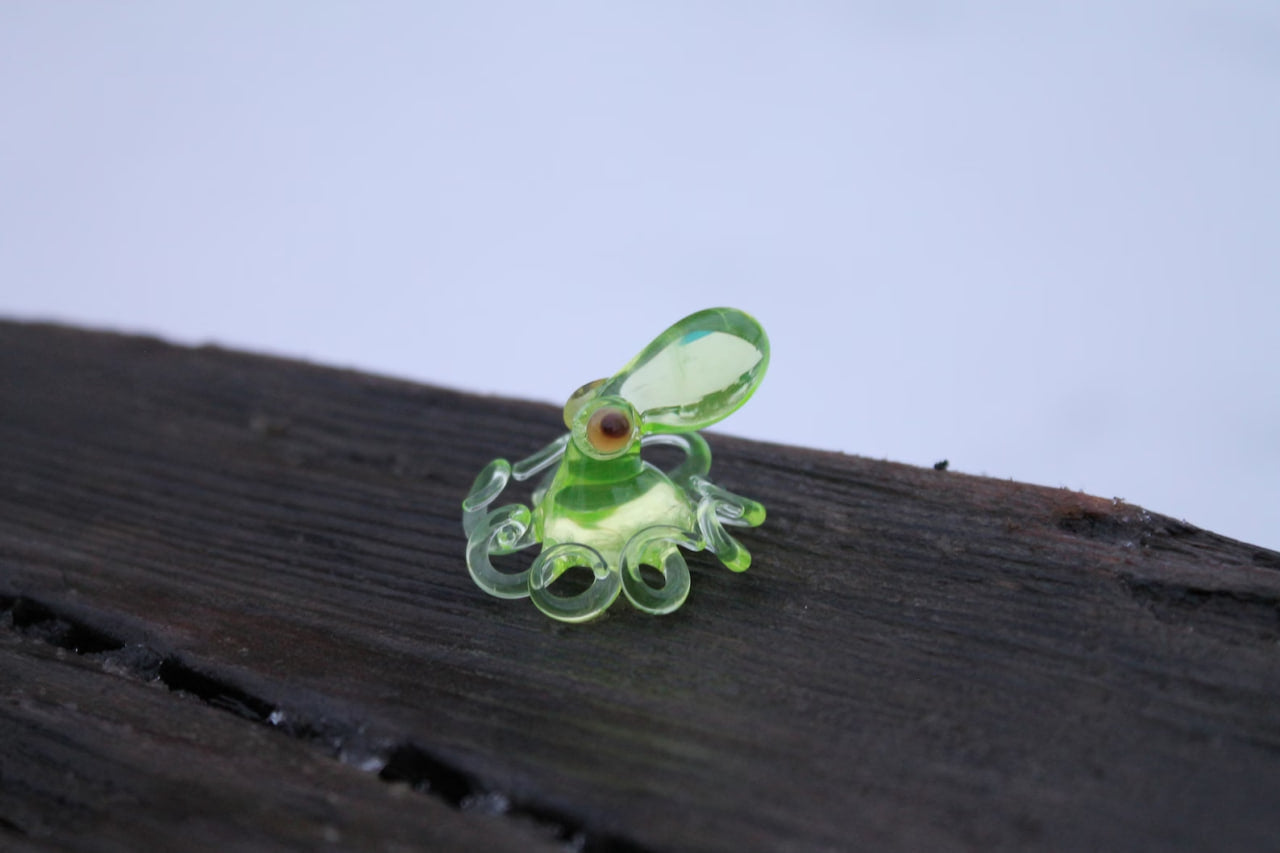 Uranium Glass Octopus Pendant Uranium Vaseline Glass Figurine Octopus Glass UV Ocean Octopus Kraken Glass Octopus Figurine