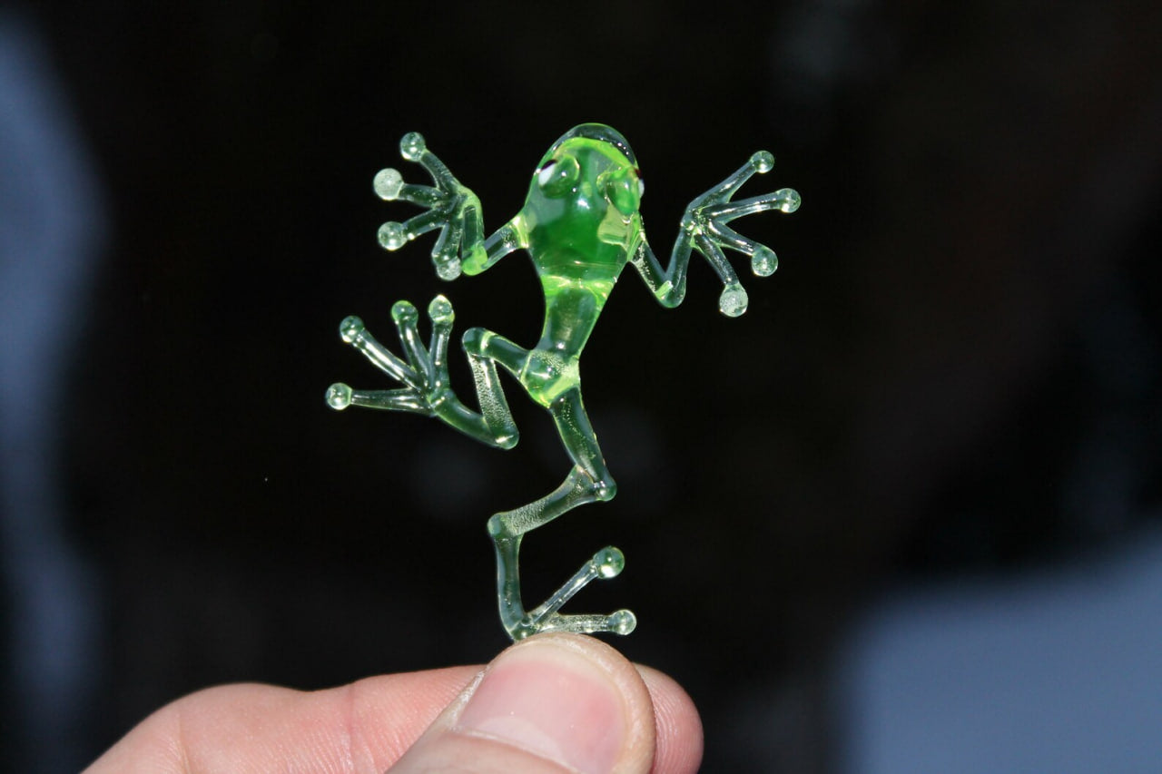 Uranium Glass Frog Pendant pendant Blown Glass Frog Uranium Vaseline Glass Figurine Frog necklace Frog Glass UV Miniature
