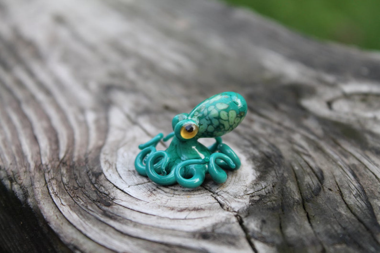 Green Blue Miniature Handmade Glass Octopus Figurine, a Beautiful and Creative Glass Art Piece