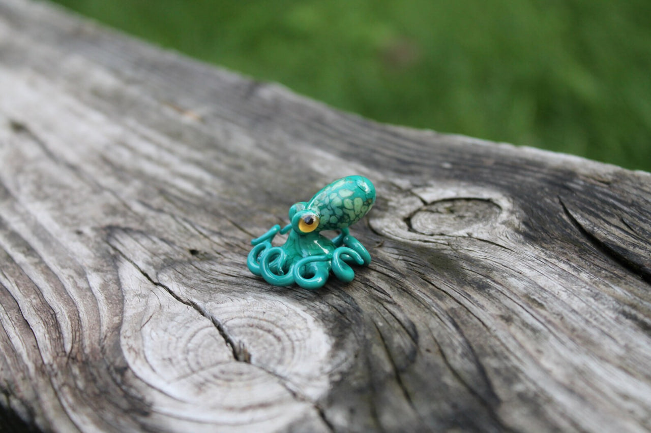Green Blue Miniature Handmade Glass Octopus Figurine, a Beautiful and Creative Glass Art Piece