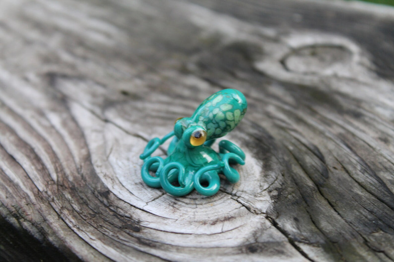 Green Blue Miniature Handmade Glass Octopus Figurine, a Beautiful and Creative Glass Art Piece