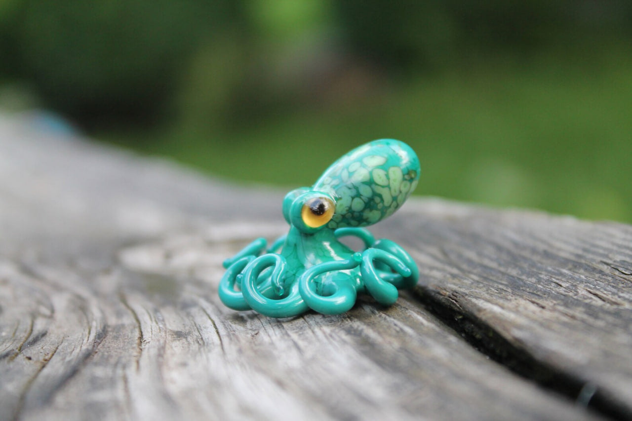 Green Blue Miniature Handmade Glass Octopus Figurine, a Beautiful and Creative Glass Art Piece