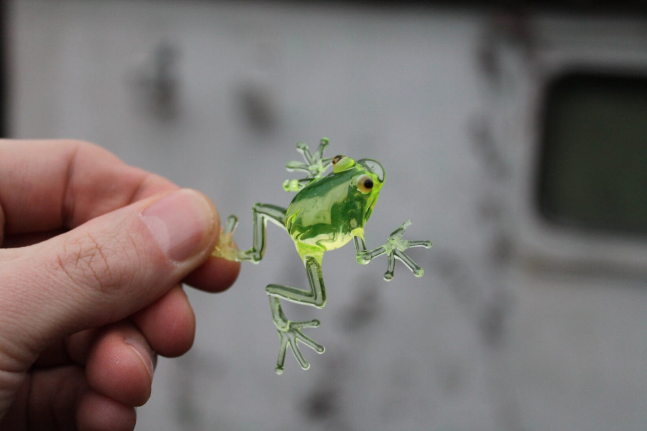 Handcrafted Luminous Frog – Uranium Glass Collectible