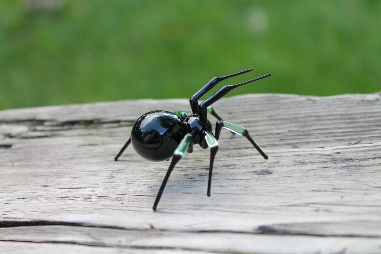 Black and Green Glowing Spider – Uranium Glass Fantasy Figurine
