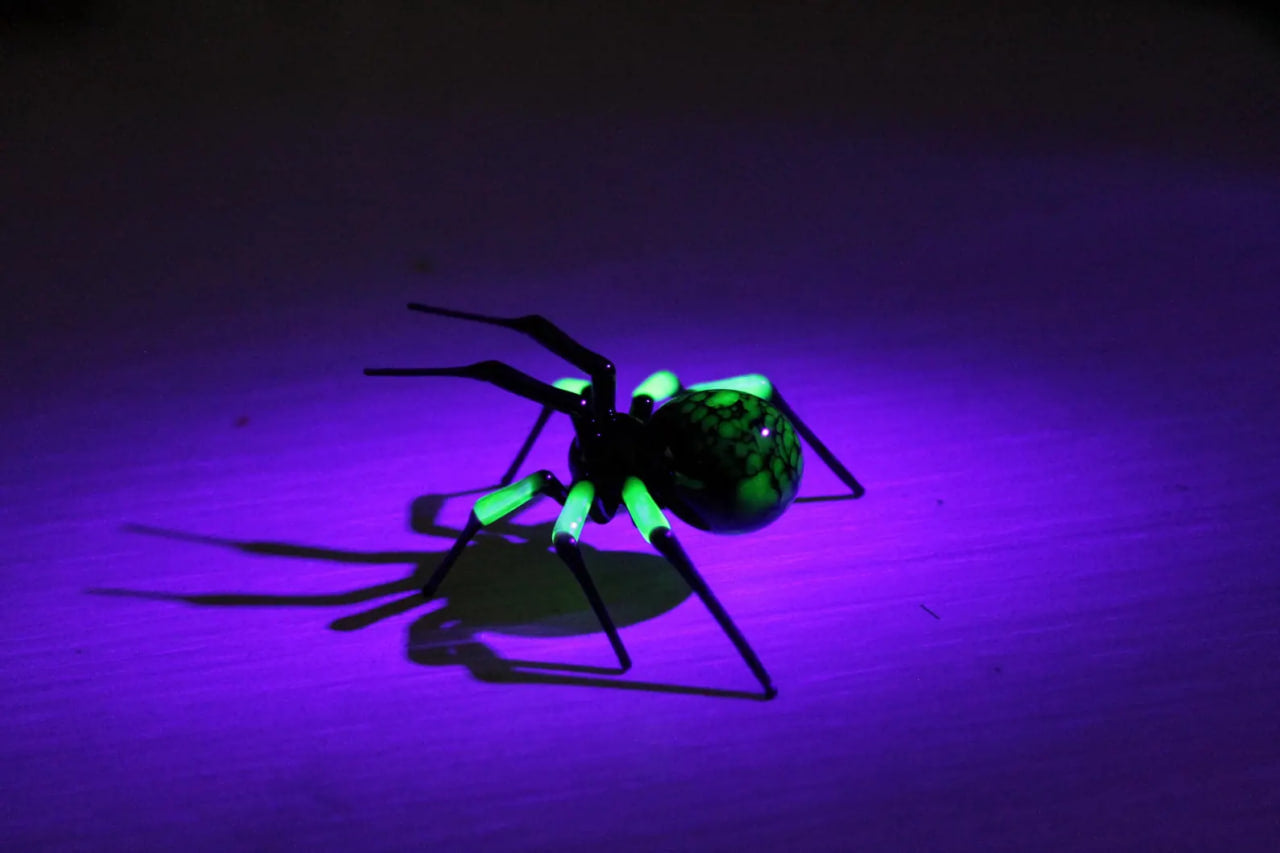 Black and Green Glowing Spider – Uranium Glass Fantasy Figurine