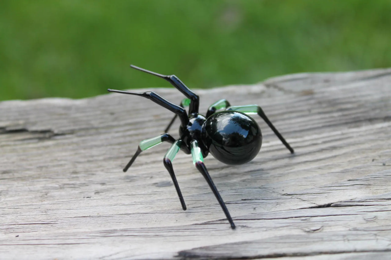 Black and Green Glowing Spider – Uranium Glass Fantasy Figurine