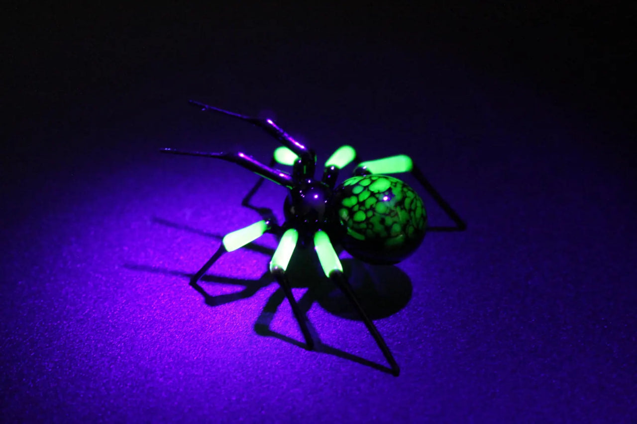 Black and Green Glowing Spider – Uranium Glass Fantasy Figurine