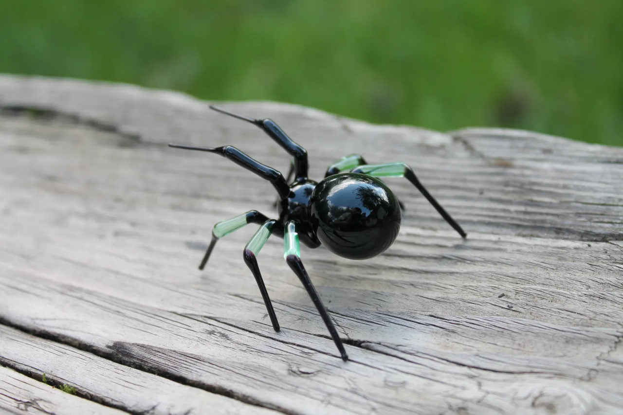 Black and Green Glowing Spider – Uranium Glass Fantasy Figurine