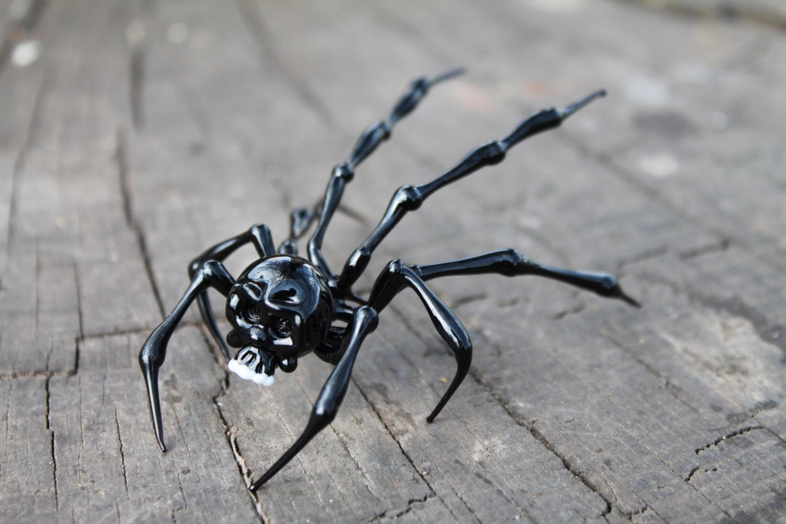 Black Glass Skull Spider Figurine – Gothic Handmade Sculpture