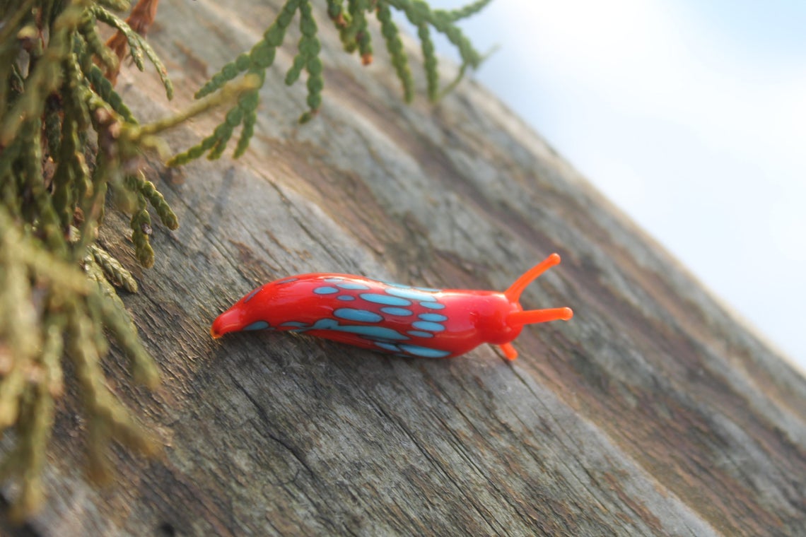 Red And Blue Glass Slug Sculpture – Tiny Murano Animal Art