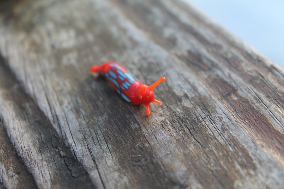 Red And Blue Glass Slug Sculpture – Tiny Murano Animal Art