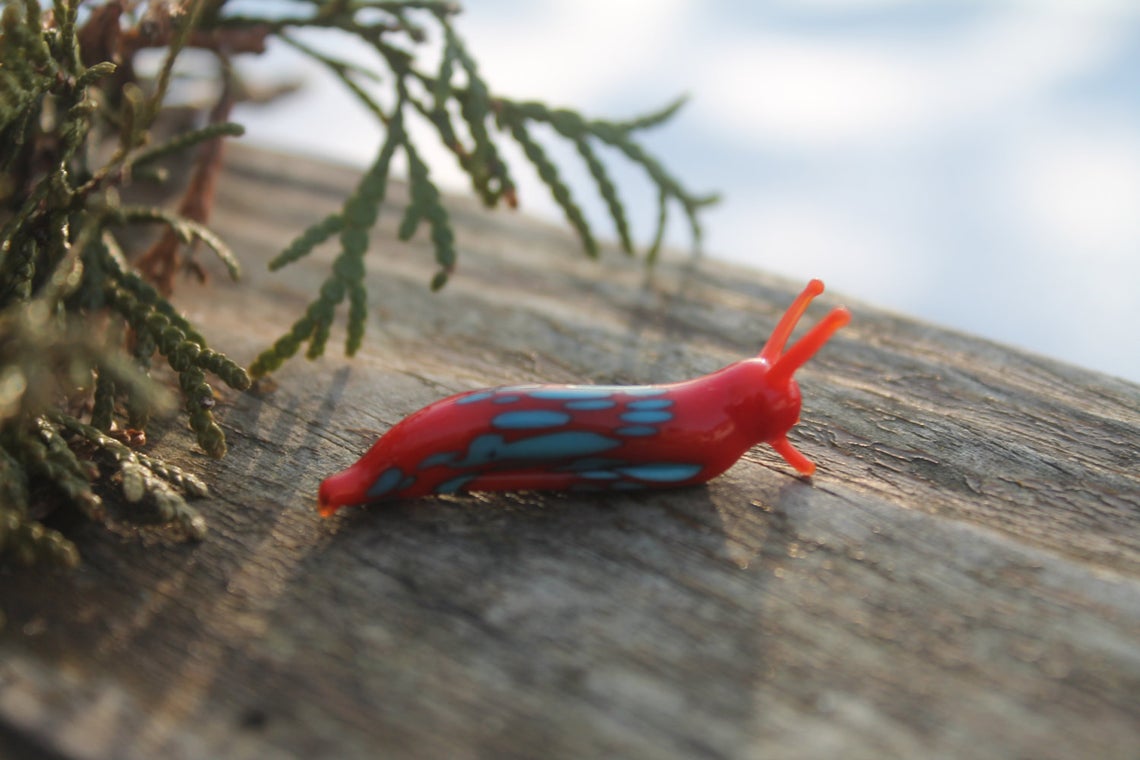 Red And Blue Glass Slug Sculpture – Tiny Murano Animal Art