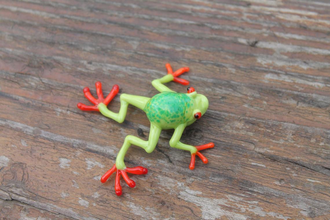 Frog figurine