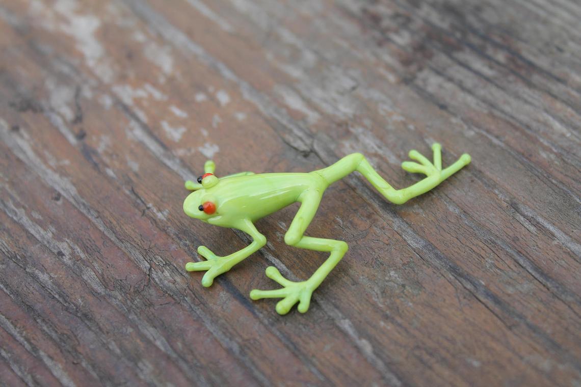Bright Green Glass Frog Figurine With Red Eyes - Handmade Murano Miniature
