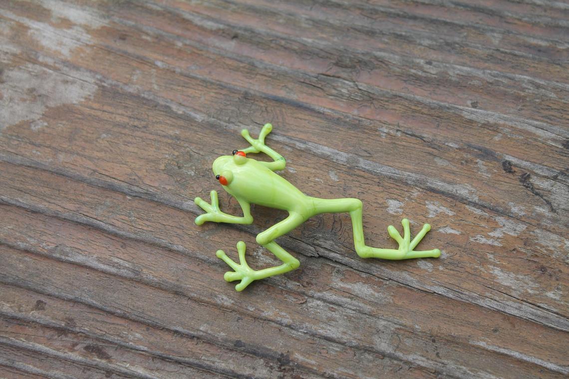 Bright Green Glass Frog Figurine With Red Eyes - Handmade Murano Miniature