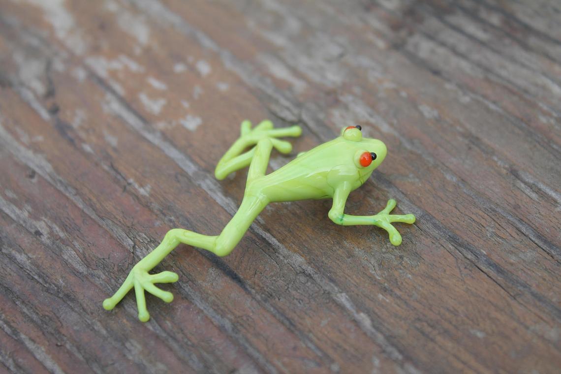 Bright Green Glass Frog Figurine With Red Eyes - Handmade Murano Miniature