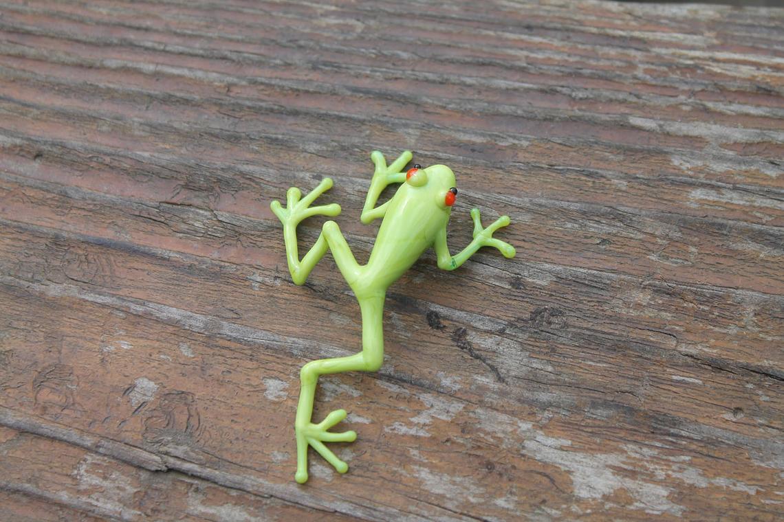Bright Green Glass Frog Figurine With Red Eyes - Handmade Murano Miniature