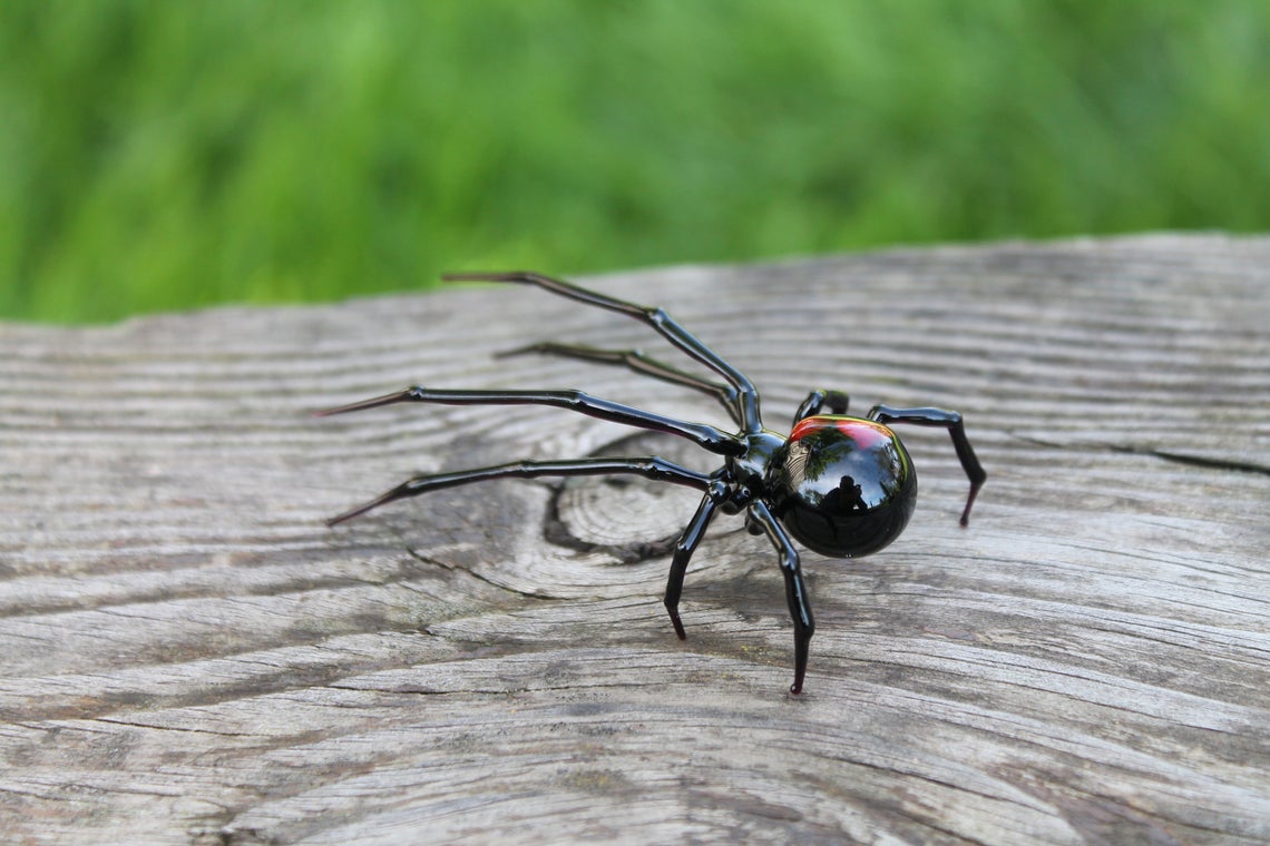 Fierce Glass Spider Figurine – Black Body With Red Glow