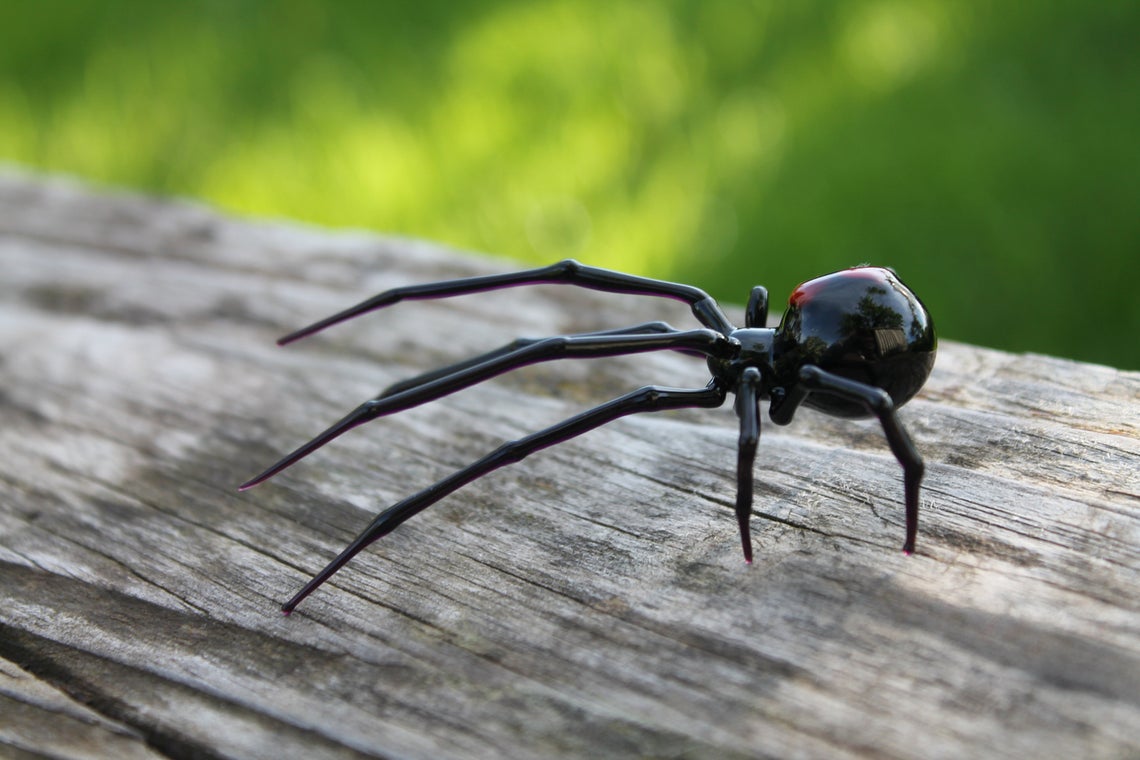 Fierce Glass Spider Figurine – Black Body With Red Glow