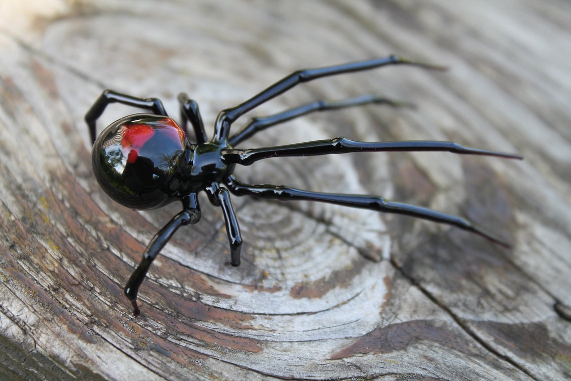 Fierce Glass Spider Figurine – Black Body With Red Glow