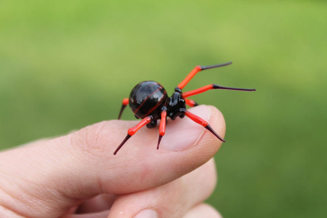 Red And Black Miniature Glass Spider – Handmade Lampwork Art