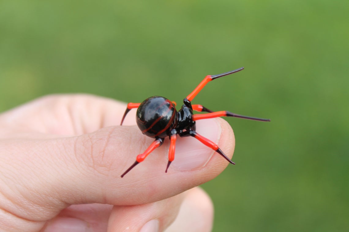 Red And Black Miniature Glass Spider – Handmade Lampwork Art
