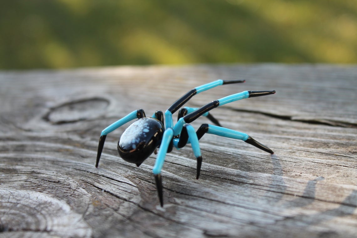 Blue Glass Spider Figurine With Web Pattern – Miniature Glass Art