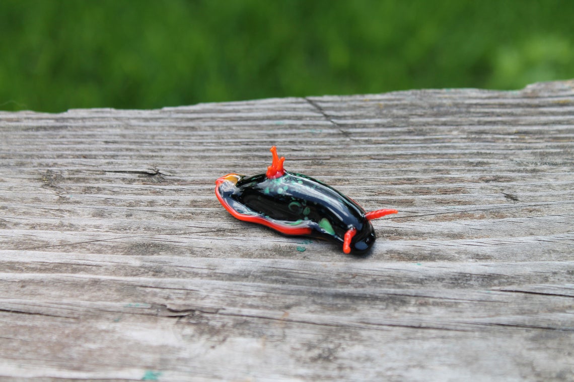 Black Sea Slug With Red Crown – Glass Nudibranch Sculpture 2 Inch