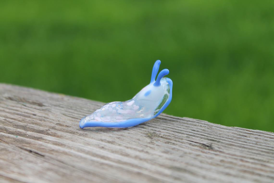 Pastel Pink And Blue Murano Sea Slug Figurine – Miniature Slug Art
