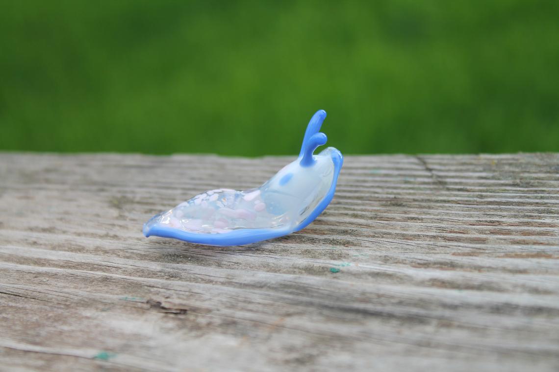 Pastel Pink And Blue Murano Sea Slug Figurine – Miniature Slug Art