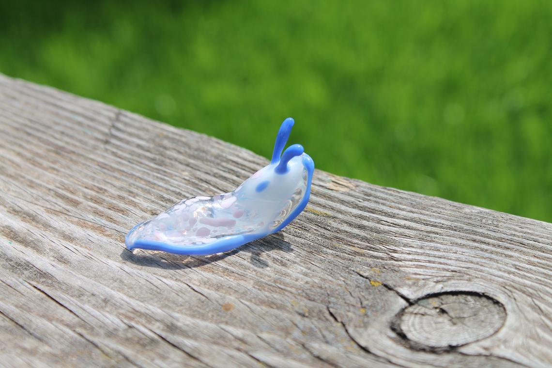 Pastel Pink And Blue Murano Sea Slug Figurine – Miniature Slug Art