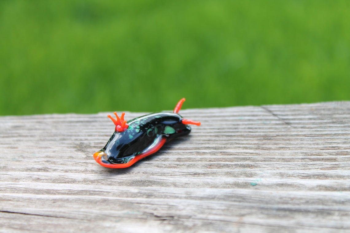 Black Sea Slug With Red Crown – Glass Nudibranch Sculpture 2 Inch