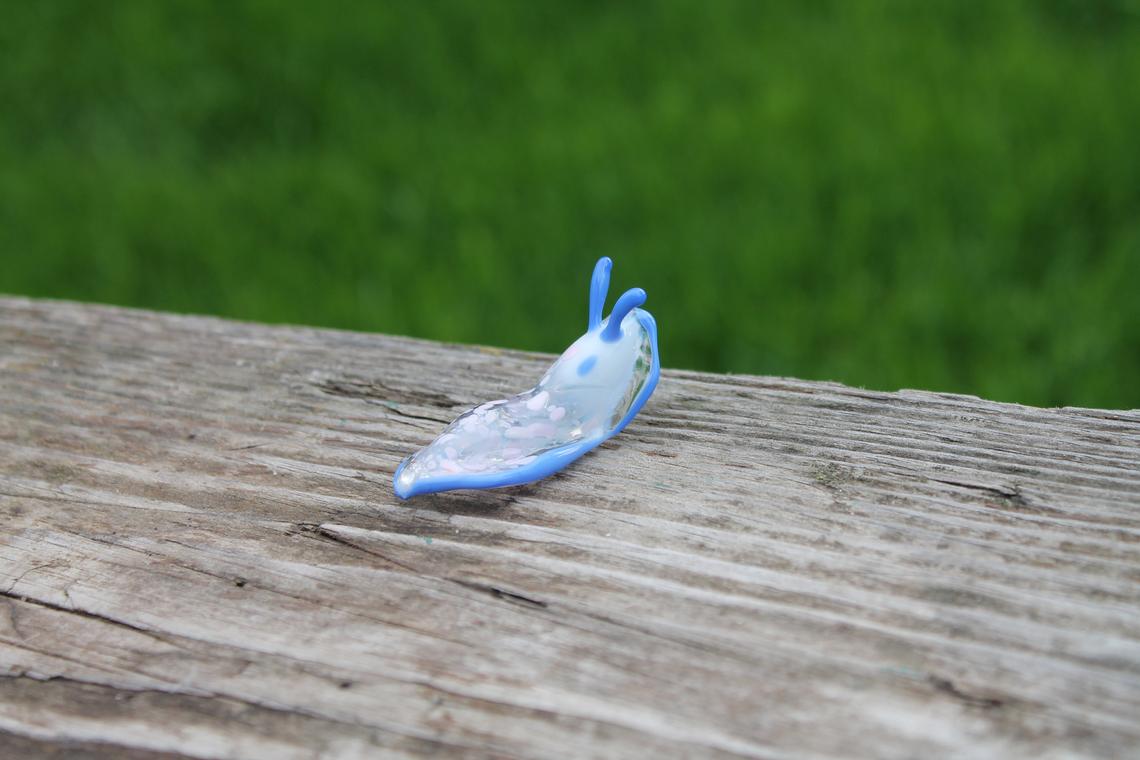 Pastel Pink And Blue Murano Sea Slug Figurine – Miniature Slug Art
