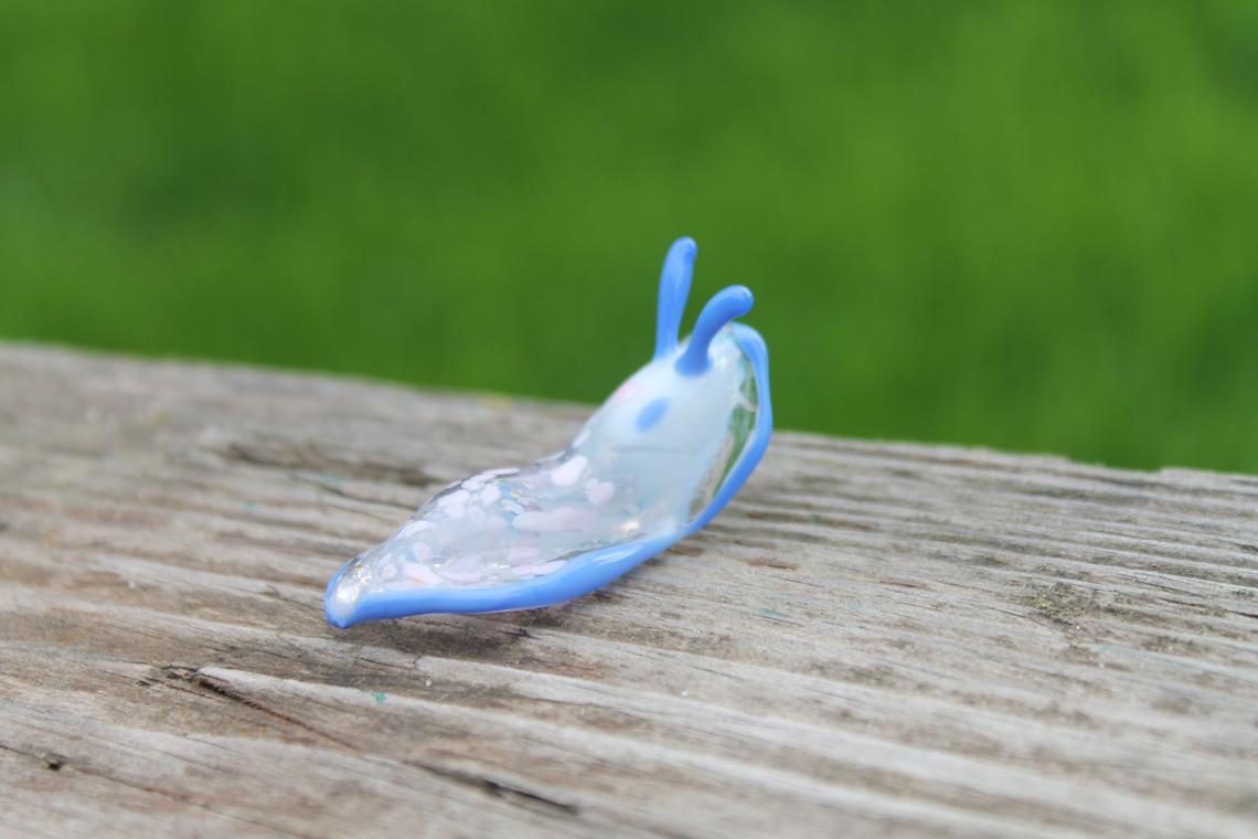 Pastel Pink And Blue Murano Sea Slug Figurine – Miniature Slug Art