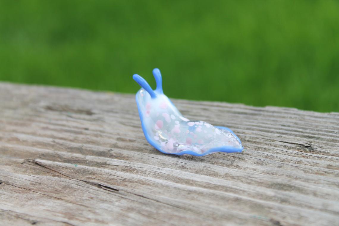 Pastel Pink And Blue Murano Sea Slug Figurine – Miniature Slug Art