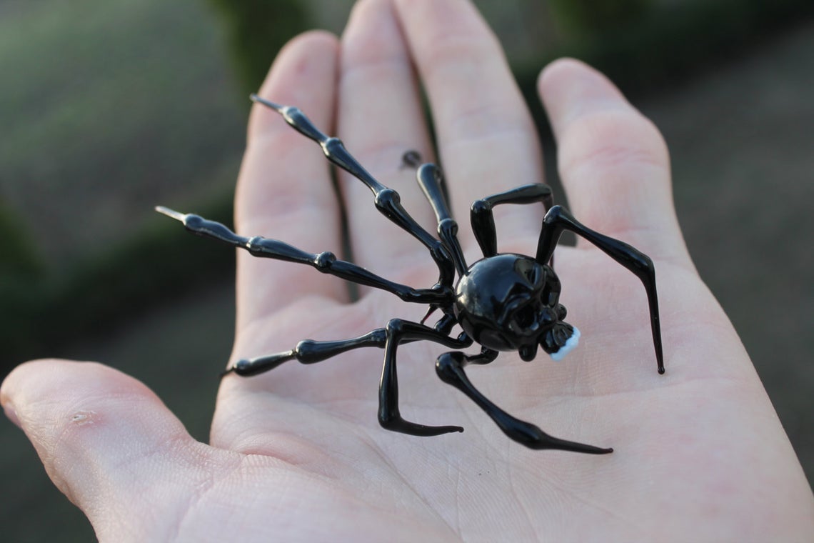 Black Glass Skull Spider Figurine – Gothic Handmade Sculpture