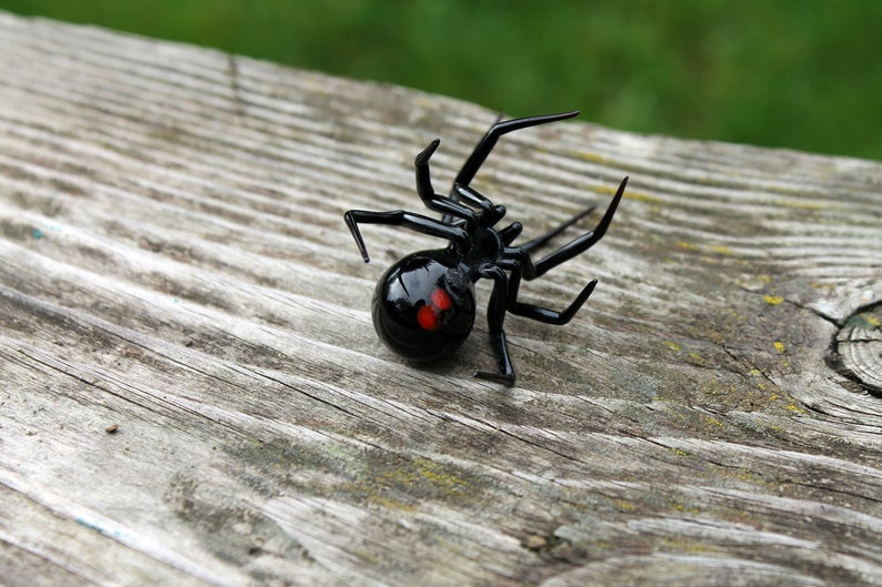 Glass black Widow Figurine, Blown Glass Spider sculpture