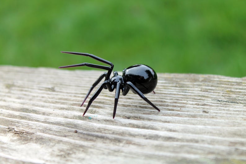Glass black Widow Figurine, Blown Glass Spider sculpture